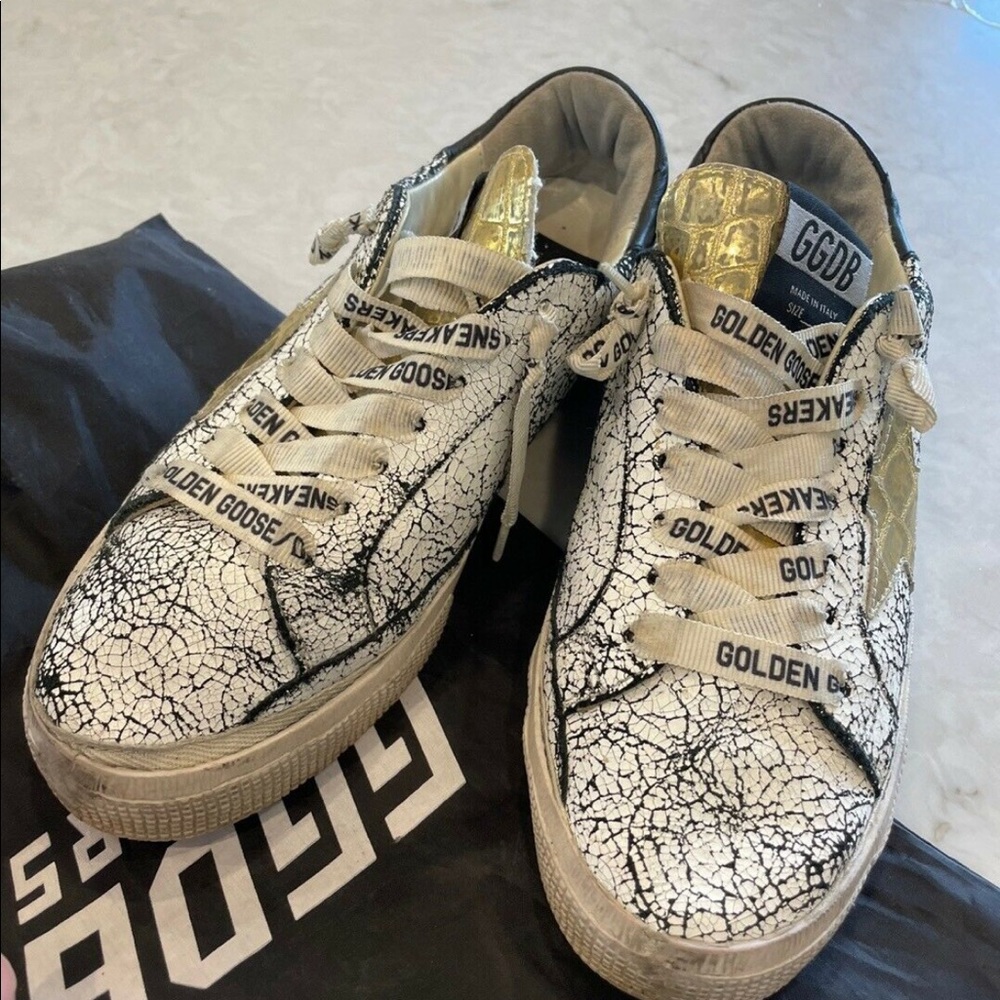 💯 Authentic Golden Goose Superstar Sneakers